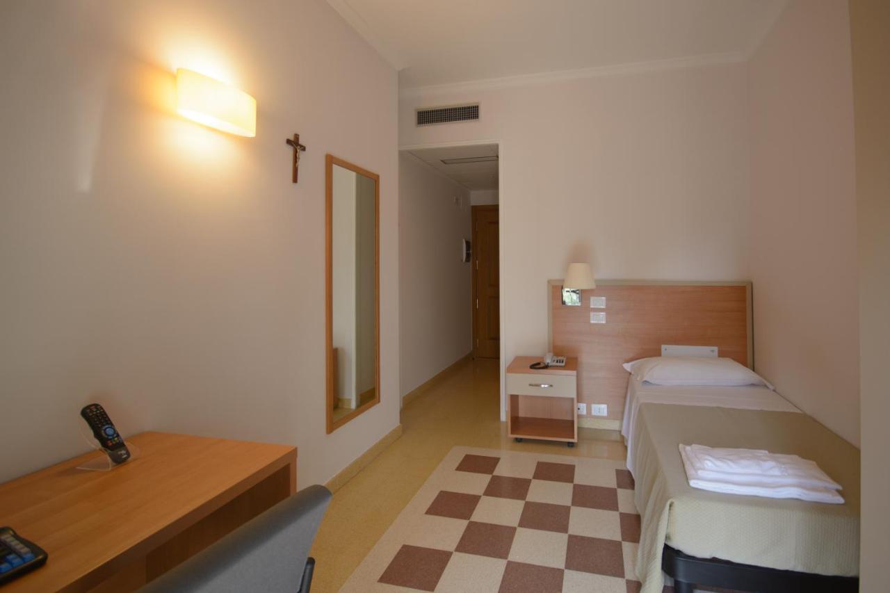 Domus Stella Maris - Casa Per Ferie Hotel อังโกนา ภายนอก รูปภาพ