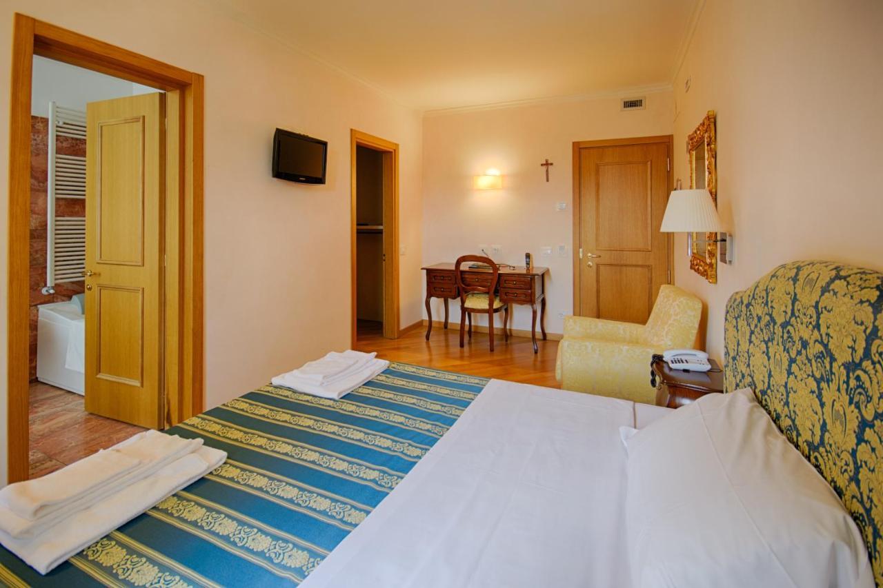 Domus Stella Maris - Casa Per Ferie Hotel อังโกนา ภายนอก รูปภาพ