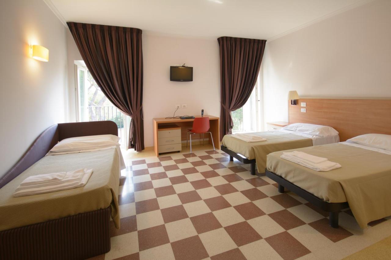 Domus Stella Maris - Casa Per Ferie Hotel อังโกนา ภายนอก รูปภาพ