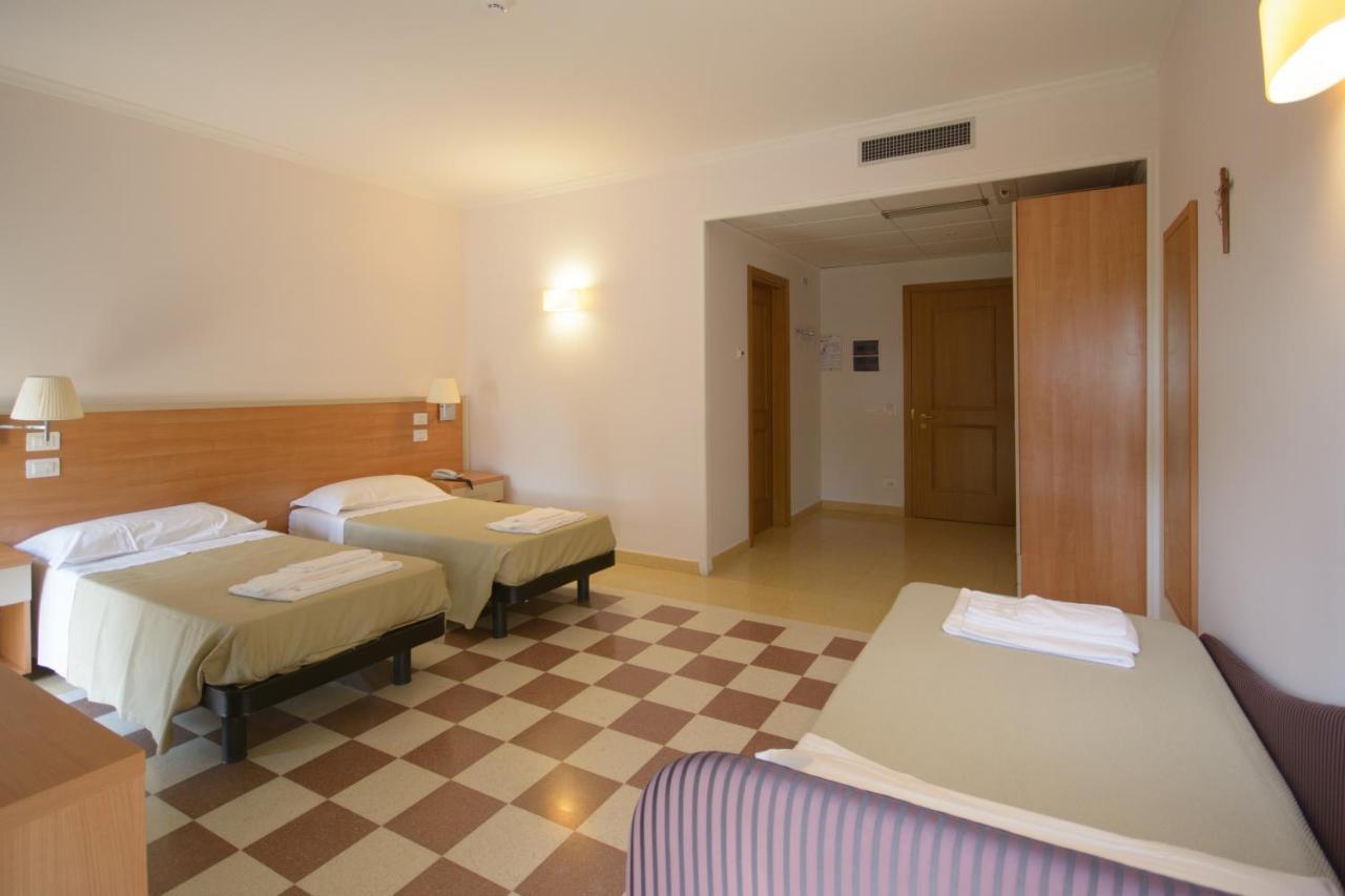 Domus Stella Maris - Casa Per Ferie Hotel อังโกนา ภายนอก รูปภาพ