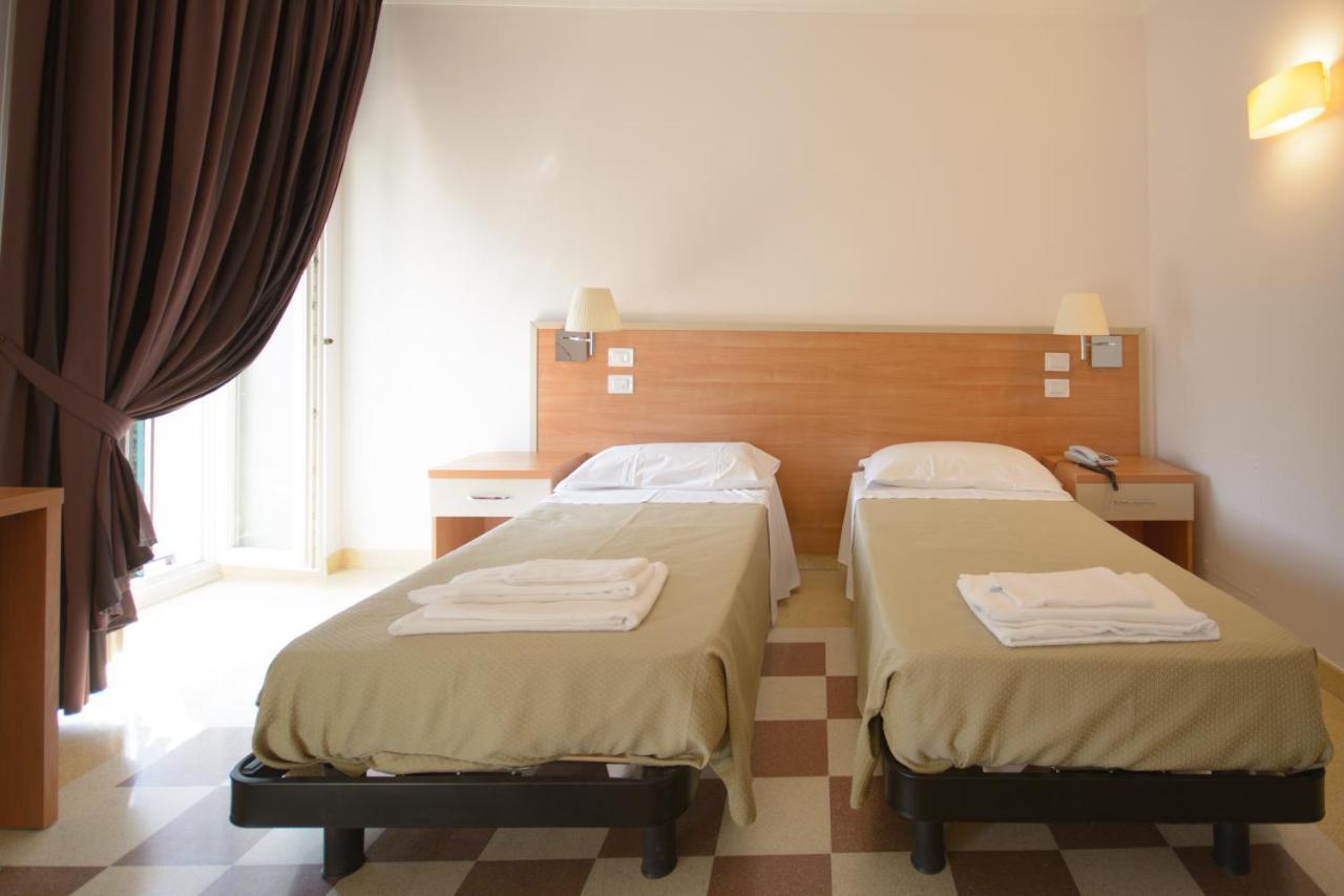 Domus Stella Maris - Casa Per Ferie Hotel อังโกนา ภายนอก รูปภาพ