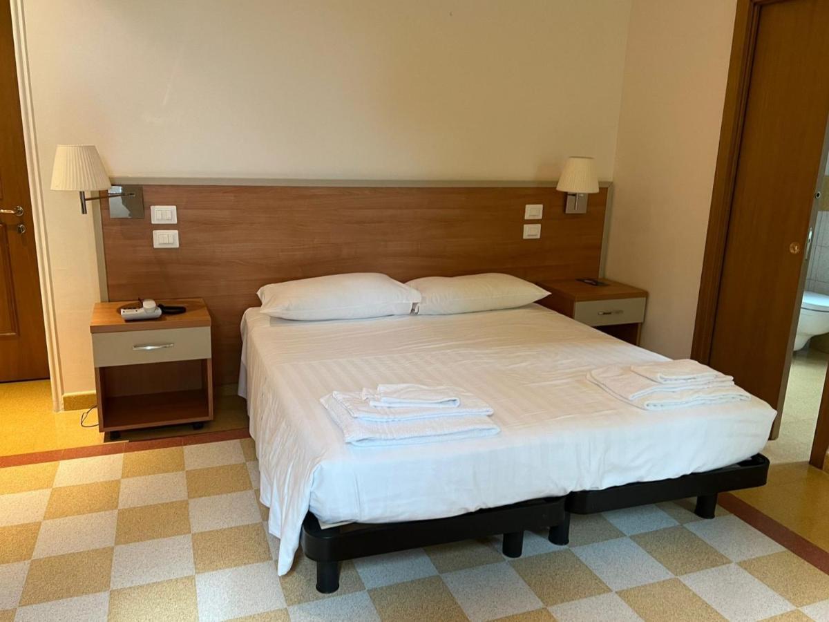 Domus Stella Maris - Casa Per Ferie Hotel อังโกนา ภายนอก รูปภาพ