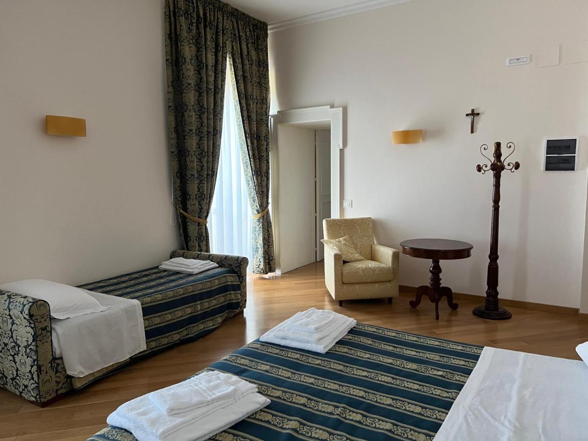 Domus Stella Maris - Casa Per Ferie Hotel อังโกนา ภายนอก รูปภาพ