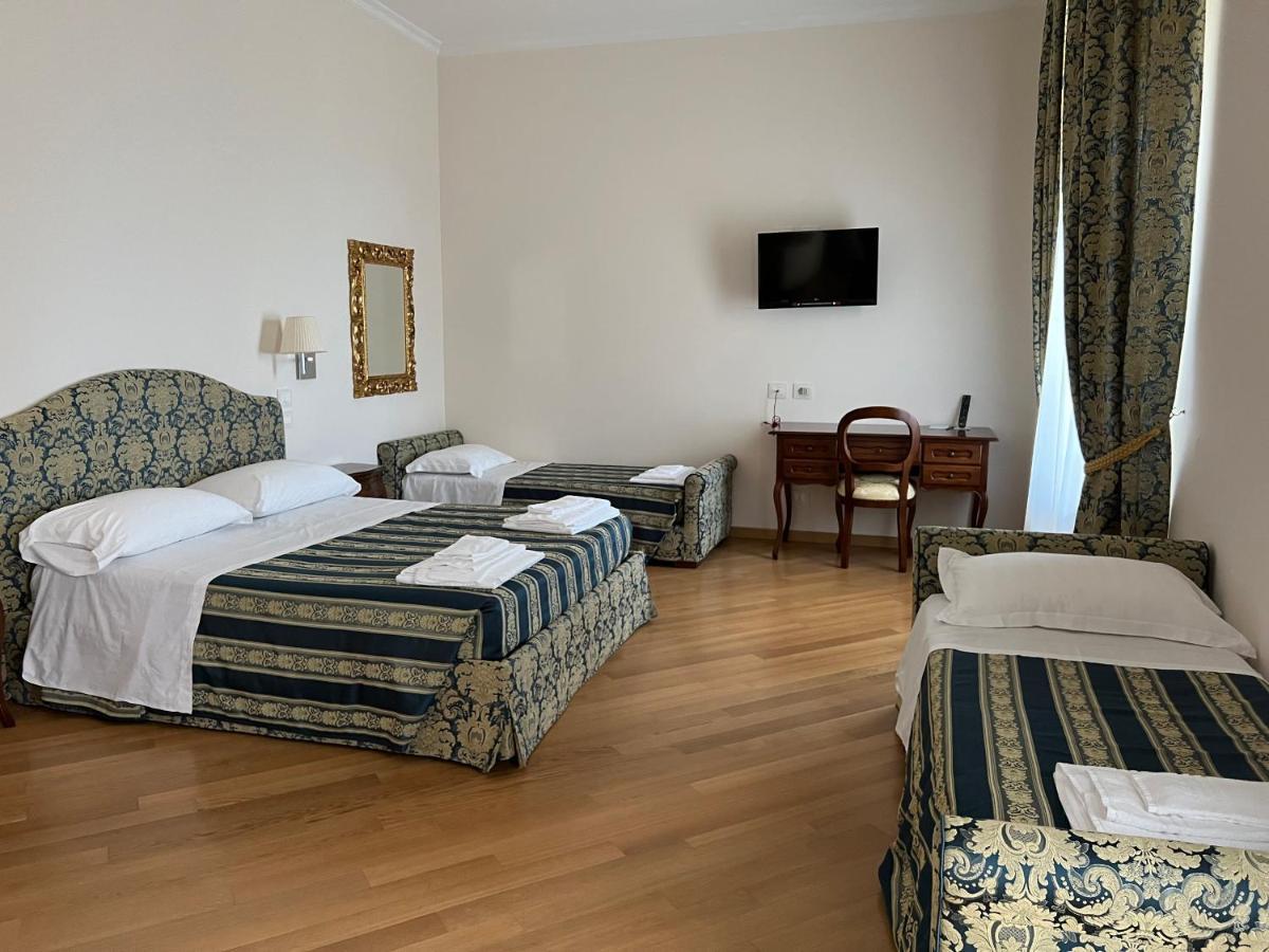 Domus Stella Maris - Casa Per Ferie Hotel อังโกนา ภายนอก รูปภาพ