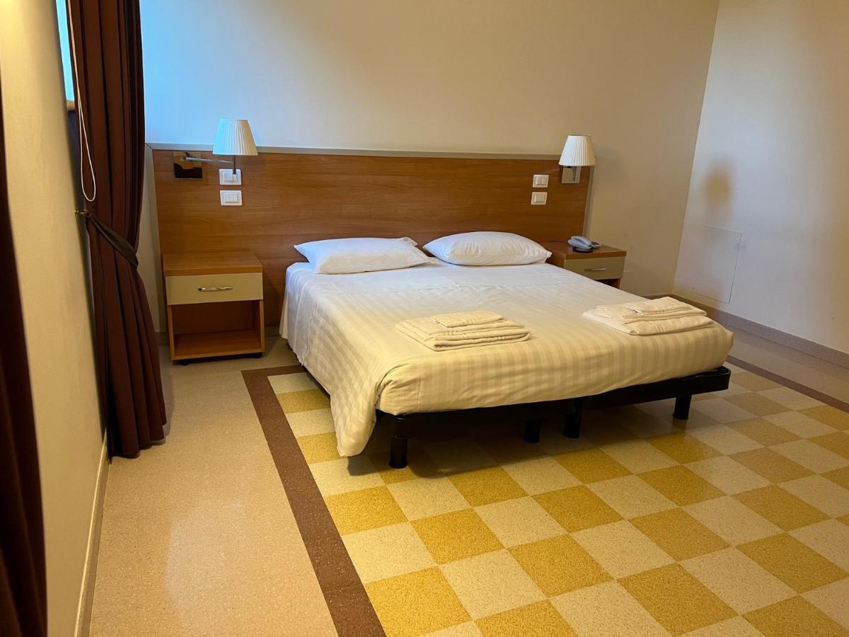 Domus Stella Maris - Casa Per Ferie Hotel อังโกนา ภายนอก รูปภาพ